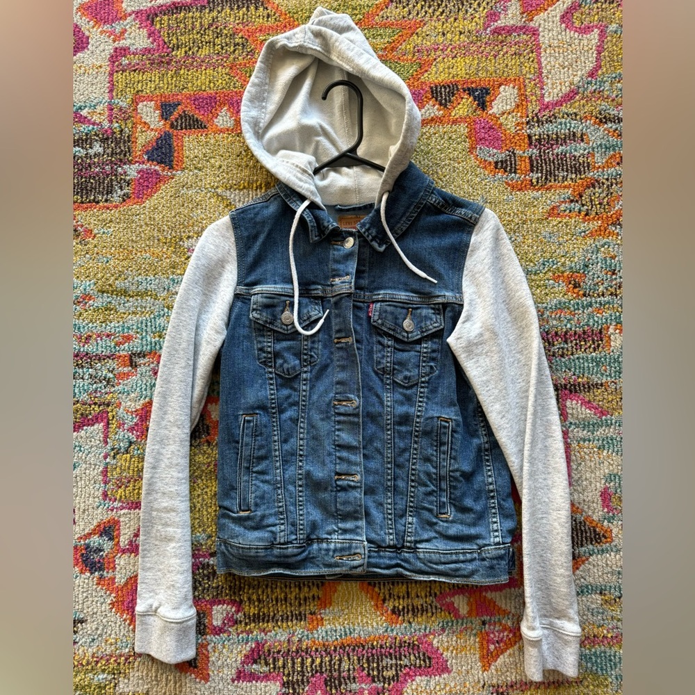 Women’s Small Levi Cropped Denim Jacket